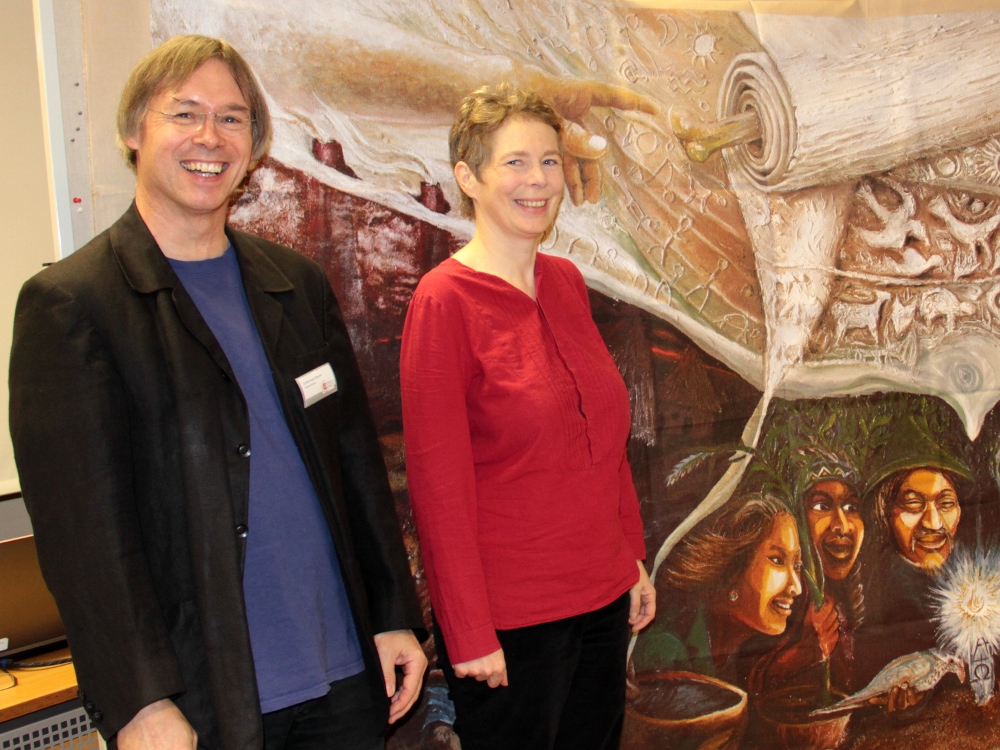 Diözesankonferenz der KMB / KMB / Kaspar Mag. Lucia Göbesberger und Diözesanobmann DI Berhard Steiner vor dem Fastentuch