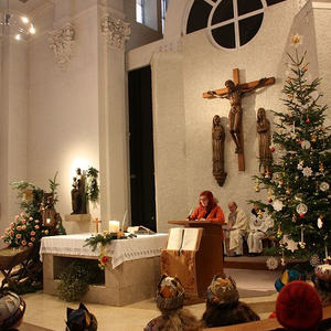 St. Quirinus und die Sternsinger während der Messe