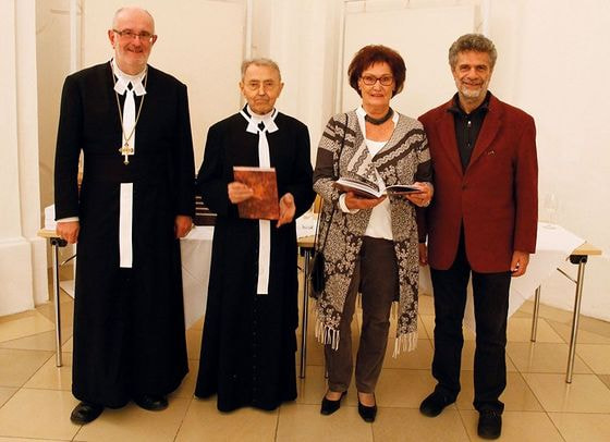V. l.: Propst Johann Holzinger, Bibliothekar Dr. Karl Rehberger, Christiane Wunschheim und Verleger DDr. Helmut Wagner.