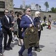 Gedenk- und Befreiungsfeier 2026 in Mauthausen anlässlich der 81. Wiederkehr des KZ Mauthausen. Themenschwerpunkt: 'Täter und Täterinnen im Nationalsozialismus'. Gedenkzug am ehemaligen Appellplatz.