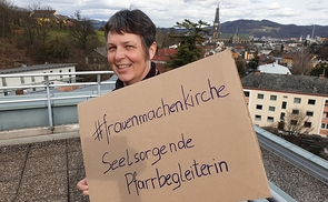 Mag.a Maria Eicher mit Aktion #frauenmachenkirche