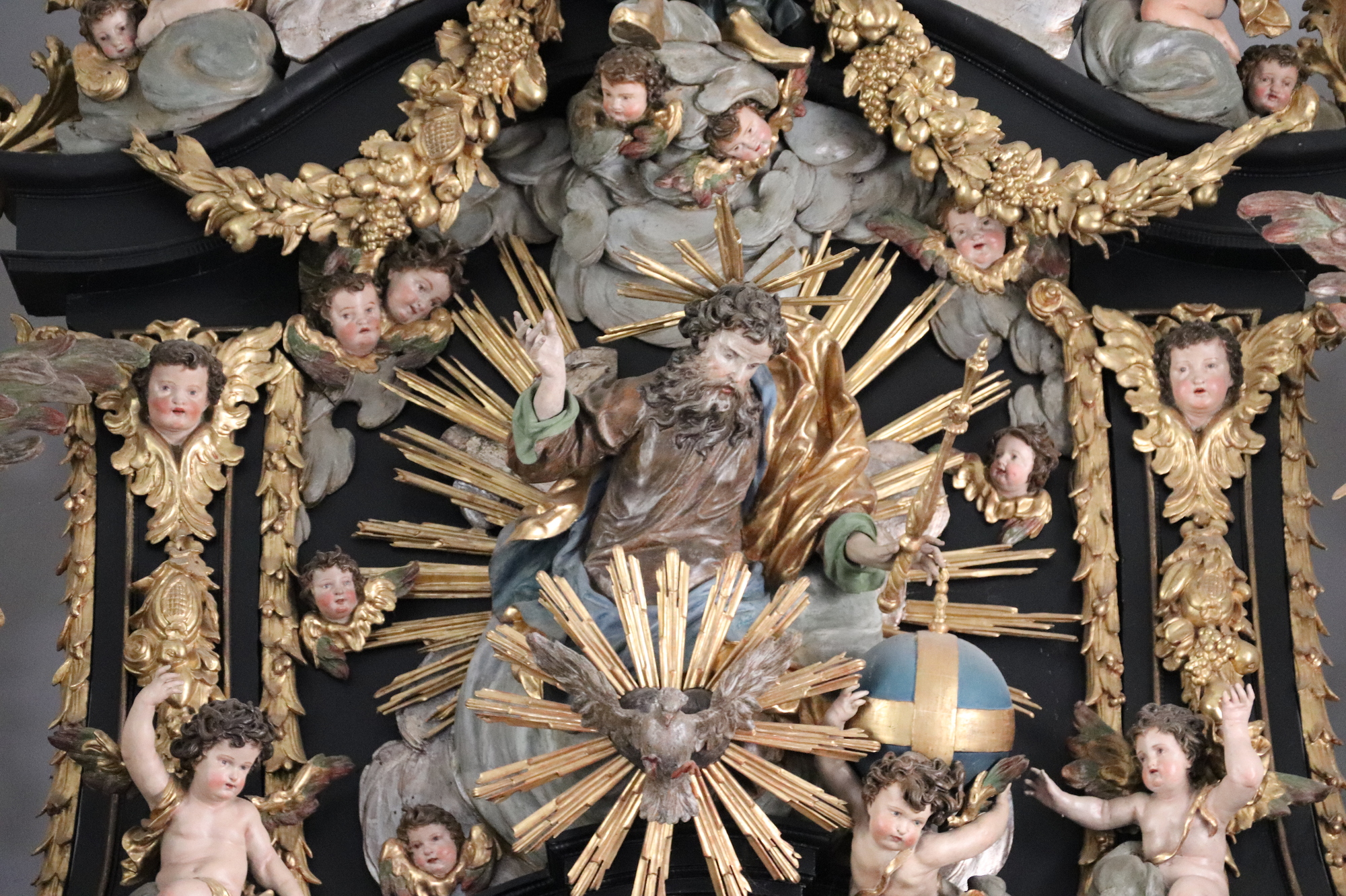 Taube Hochaltar von Guggenbichler