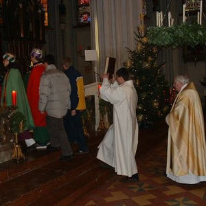 Festgottesdienst in der Pfarrkirche und  Singen nach der Messe 