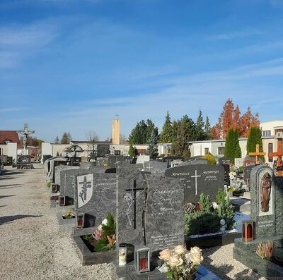 einige Gräber am Friedhof