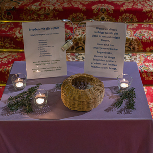Unterschiedliche Station luden zur Beschäftigung mit dem Thema 'Friede mit mir/meinem Nächsten'