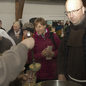 Fastensuppen-Essen am Bauernmarkt