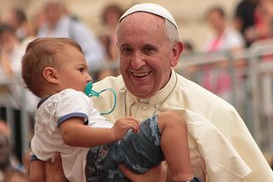 Papst Franziskus / Kindersegnung