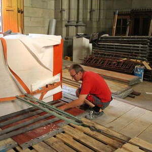 Transport des neuen Altars in den Linzer Mariendom