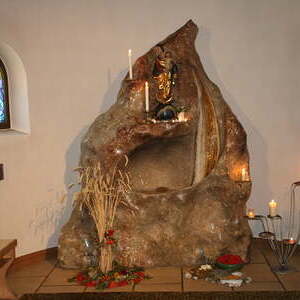 Taufstein im Europakloster Gut Aich