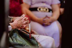 Monika Samhaber gestaltet eine gemeinsame Andacht f?r slowakische 24-h-Pflegerinnen und eine betreute Person in der Stadtpfarrkiche Urfahr-St. Josef.