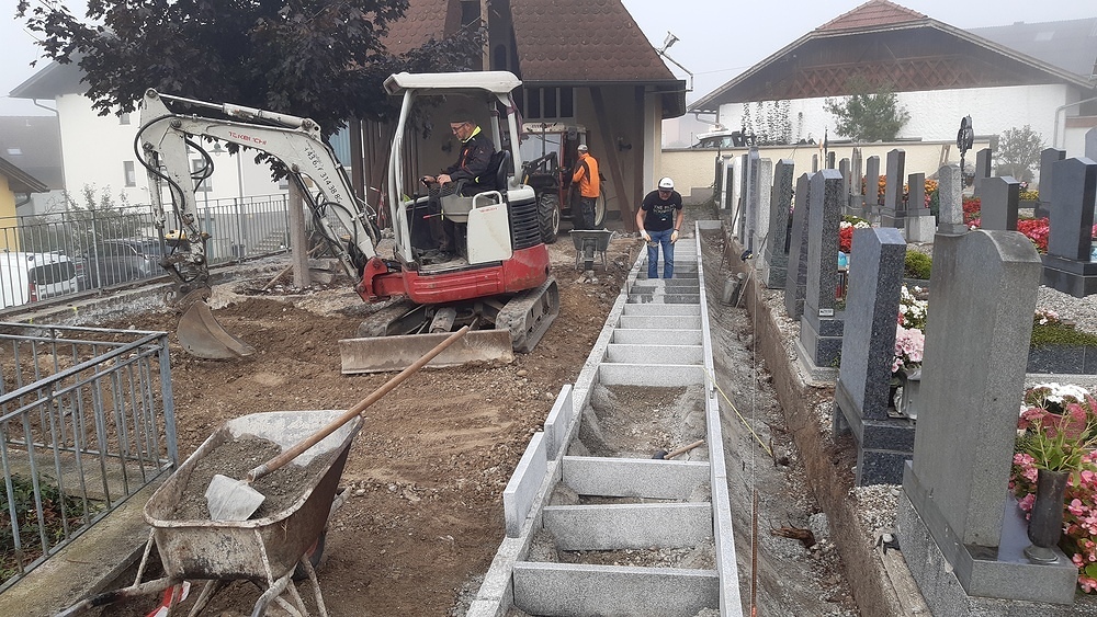 Urnengräbererweiterung / Heribert Greul Pfarrfriedhof Franking