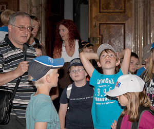 Ministranten besuchen das Stift St. Florian