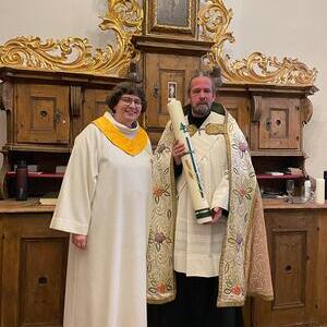 Erstamals im liturgischen Duett: Seelsorgeverantwortliche Astrd Widerna und Diakon Julian Gillesberger