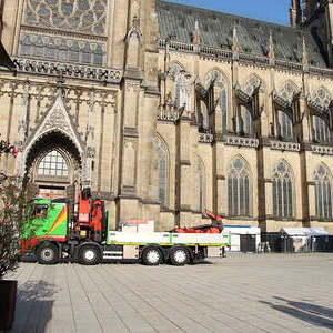 Transport des neuen Altars in den Linzer Mariendom