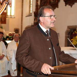 Pfarrer Hansjörg Wimmer, Kaplan Samuel Ogwudile, Frau Klara