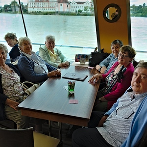 Kaffee und Kuchen am Schiff