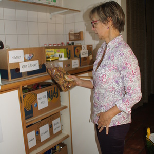 In der Caritas-Vorratskammer           