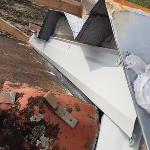 Auch die neuen Abschlussleisten fertigte Günter an und montierte sie.