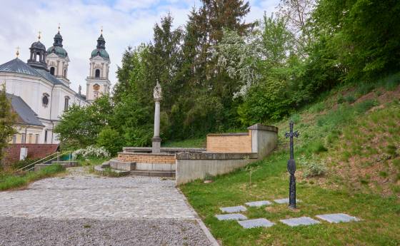 Friedhof - Kreuzbestattung / Stiftspfarre St. Florian Friedhof - Kreuzbestattung