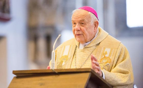 Bischof em. Dr. Maximilian Aichern beim Gedenkgottesdienst für Titularerzbischof Prigione in Enns-St. Laurenz