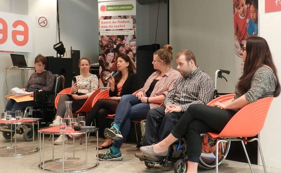 V. l.: Magdalena Scharl (BIZEPS), Sofia Martinsson (Jugend Eine Welt/WeltWegWeiser), Rebecca Daniel (bezev), Elisabeth Stöhr (Behinderung und Entwicklungszusammenarbeit e.v.), Erwin Buchberger (Grenzenlos/ICYE Austria), Barbara Eglitis (Grenzenlos) / © Jugend Eine Welt V. l.: Magdalena Scharl (BIZEPS), Sofia Martinsson (Jugend Eine Welt/WeltWegWeiser), Rebecca Daniel (bezev), Elisabeth Stöhr (Behinderung und Entwicklungszusammenarbeit e.v.), Erwin Buchberger (Grenzenlos/ICYE Austria), Barbara Eglitis (Grenzenlos)