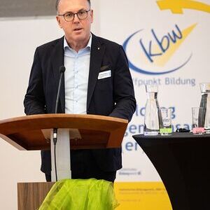 LAbg. Günther Lengauer (ÖVP) in Vertretung von LH-Stv. Christine Haberlander bei der Jahrestagung.