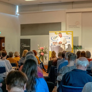 'Prosit auf die Gemütlichkeit' mit Abt Lukas Dikany