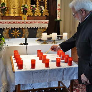 Gedenkkerzen für unsere Verstorbenen Mitschüler und Lehrkräfte