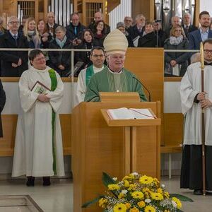 Am Ende des Gottesdienstes spendete Bischof Manfred Scheuer den Segen.