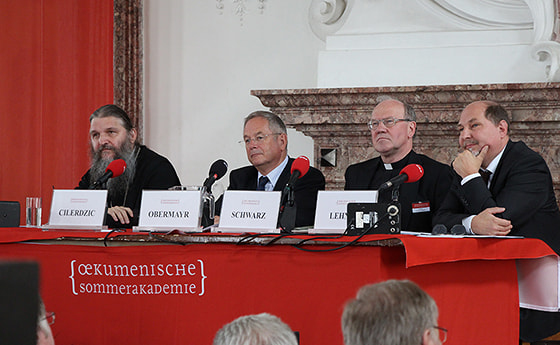 Podiumsdiskussion 'Beiträge der Kirchen zur ökologischen Umkehr' mit Bischof Dr. Alois Schwarz, Superintendent Dr. Gerold Lehner und Bischof Andrej Cilderzic. Moderation durch Dr. Helmut Obermayr.