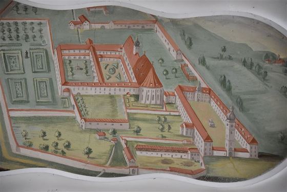 Im Jahr 1141 wurden die Ländereien von Otto von Machland an den Zisterzienserorden zur Errichtung eines Klosters gestiftet.