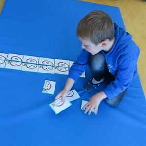 Thema 'Eichhörnchen' und 'Apfel'