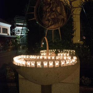 Gemeinsames 'Segne du, Maria' beim Pilgerbrunnen