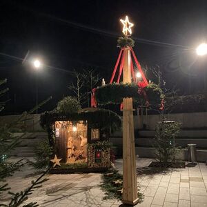 Weihnachtliche Gestaltung des Pfarrplatzes - 2022