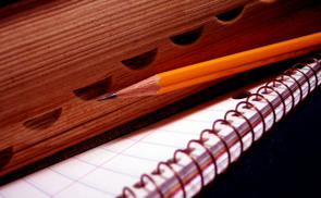 Zettel und Stift. © cohdra/morguefile.com