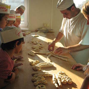 Kindergarten besucht Bäckerei