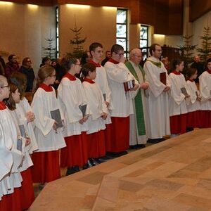 Minis beim Start zum Gottesdienst