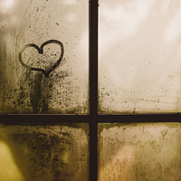 Herz auf dem Fenster