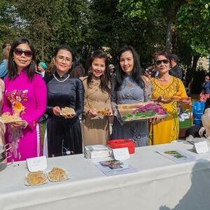 Auch kulinarisch konnten die Besucher:innen verschiedene Länder bereisen und deren Spezialitäten verkosten.