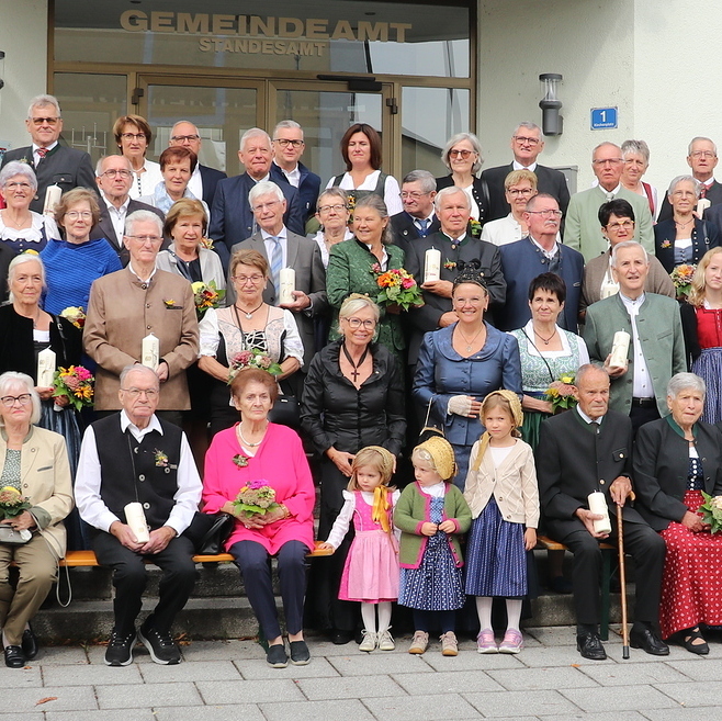 Goldhaubengruppe mit Jubelpaaren