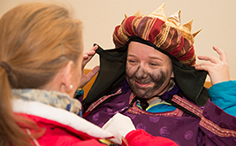 Sternsinger in Kirchdorf an der Krems:60 Kinder und 2 Gruppen Erwachsene besuchen in Kirchdorf 20 Gebiete am Samstag, Montag und Dienstag. 'Mehr als 100 Personen sind in unserer Pfarre an der Dreiköngis-Aktion beteiligt. Das ist schön, dass sich so 