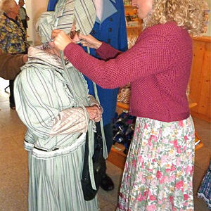 Senioren fuhren mit der Pferdeeisenbahn