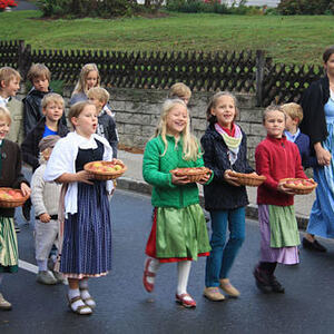 Festzug mit der Erntekrone