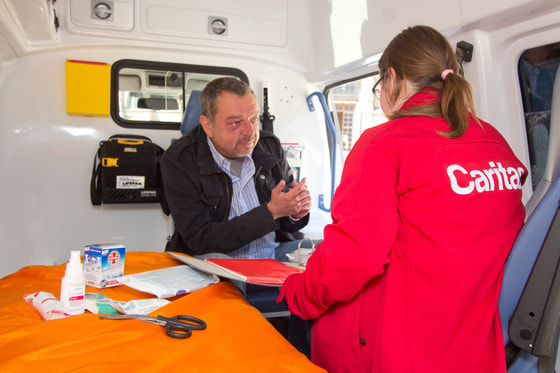 Das Help-Mobil auf dem Linzer Domplatz. © Caritas in OÖ