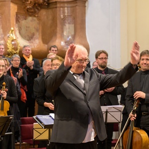 Applaus für Martina Daxböck, Martha Hirschmann, Bernd Lambauer, Gerd Kenda, Chor des Konservatoriums für Kirchenmusik der Diözese Linz und Barockensemble Linz unter der Leitung von Wolfgang Kreuzhuber