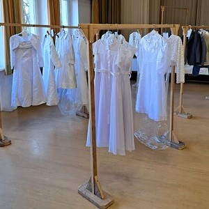 Erstkommunionkleiderbasar der kfb