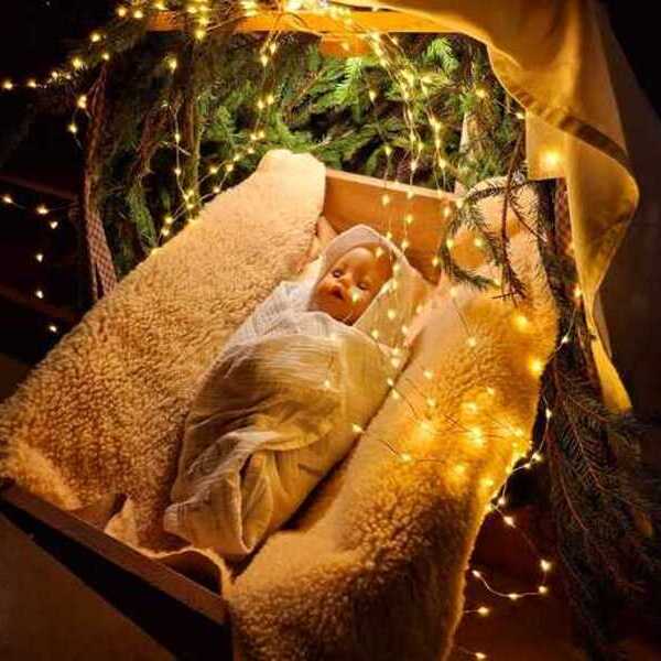 Christkind in Krippe