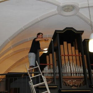 Orgel: Abbau, Stahlkonstruktion der Brüstung, Aufbau
