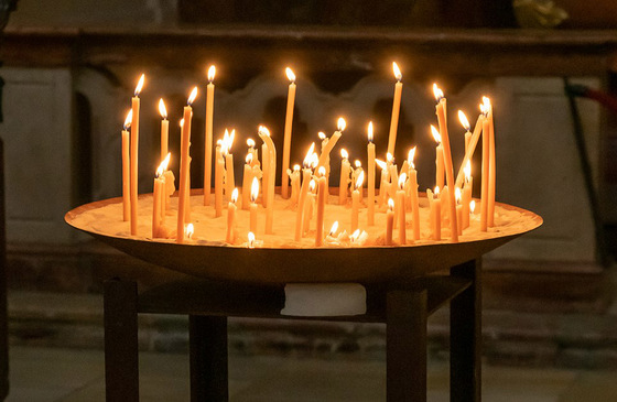 Kerzen für Betroffene entzünden