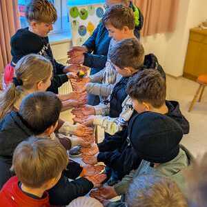 Teambuilding/Formen einer Handrutsche